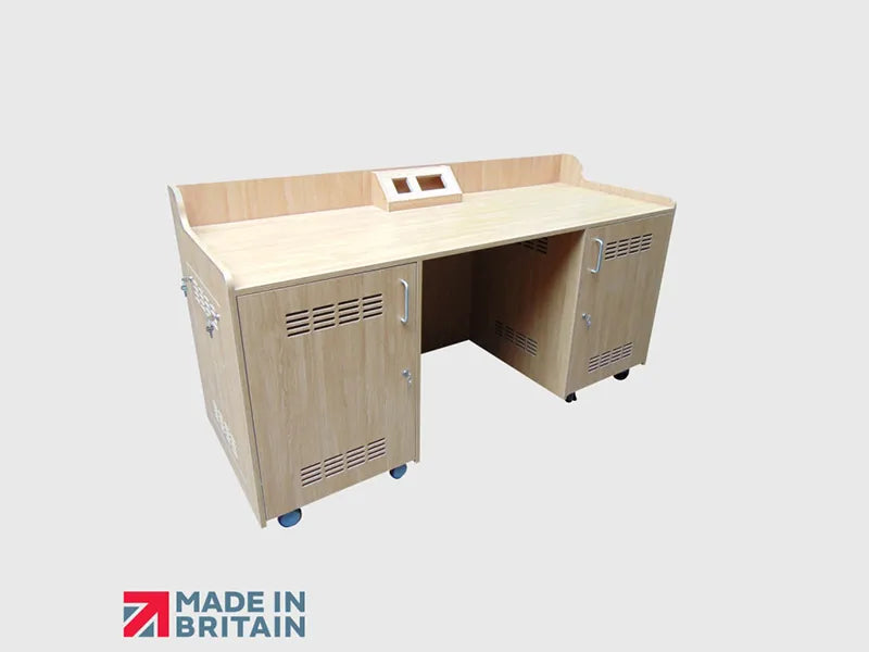 AV Desk 02