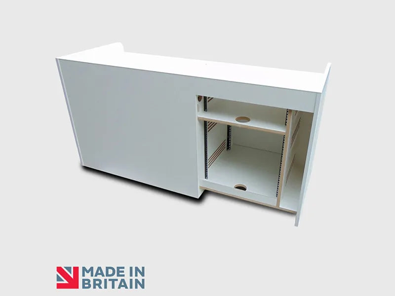 AV Desk 04
