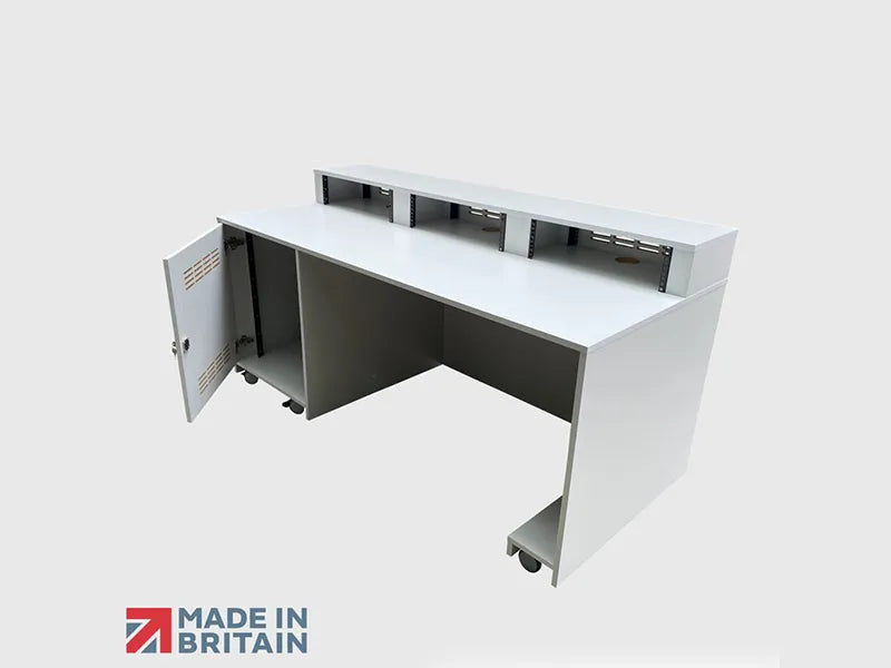 AV Desk 06