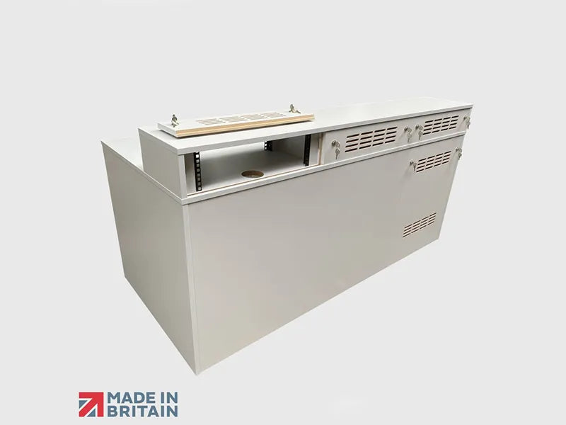 AV Desk 06