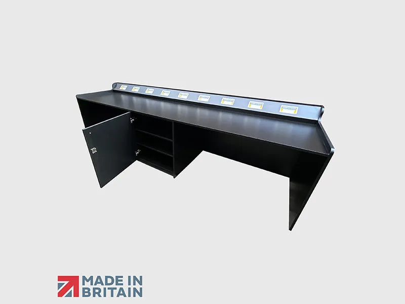 AV Desk 07