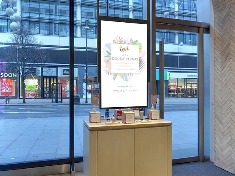 Ultra High Brightness Hanging Double-Sided Displays (49"-55")